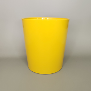 pot en céramique jaune éclatant