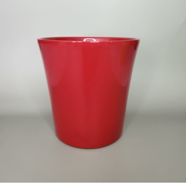 pot en céramique rouge éclatant