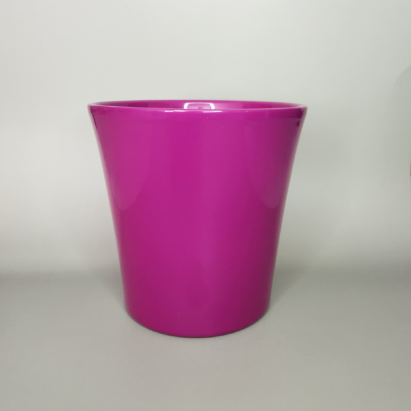 pot en céramique violet éclatant